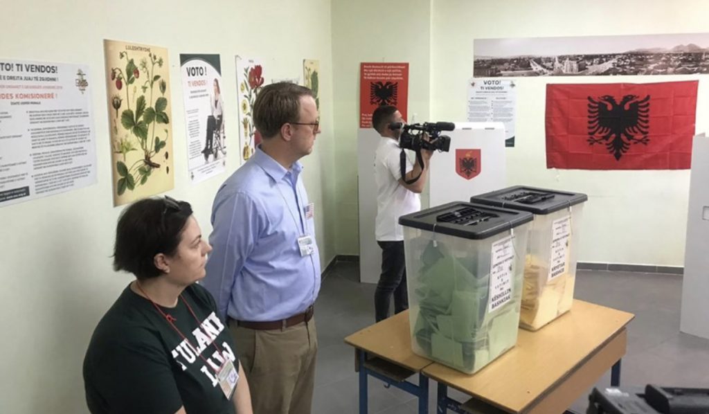 Na duhet reformim i sistemit, jo ndryshimi i ngjyrës së fletës së votimit