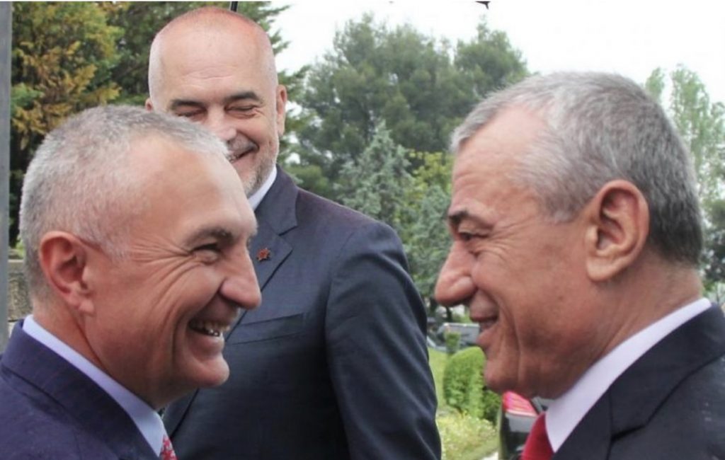 FOTO/Meta publikon foton  me Ruçin