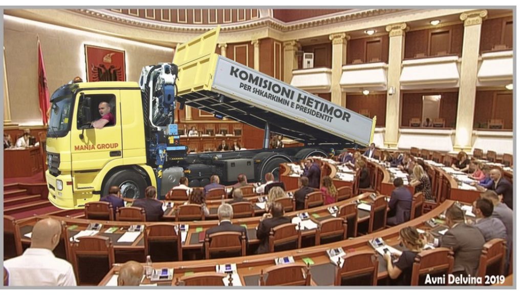 Ulsiu me kamion ribaltabël  hyn në parlament dhe bën provën e shkarkimit