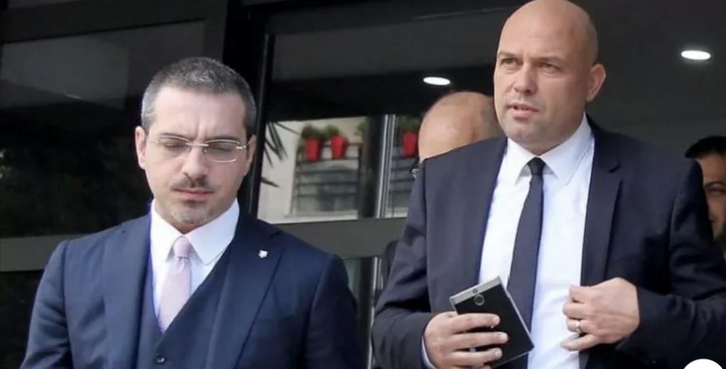 “Ata që na hapën barkun me “drejtësinë e ambasadave”, duhet të qepin gojët dhe haletë”/ Reagimi i fortë i Manjanit