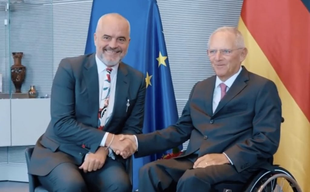 Rama takohet me kryeparlamentarin Schauble: Me një tjetër mik të nderuar