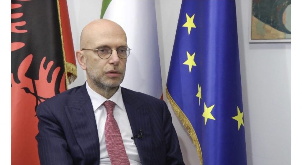 Ambasadori italian apel ndaj partive politike: Zgjidhja e krizës është objektiv kryesor