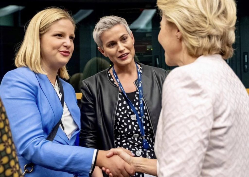 Eurodeputetja shqiptare Arba Kokalari, si zv.presidente e PE-së për Partitë Popullore