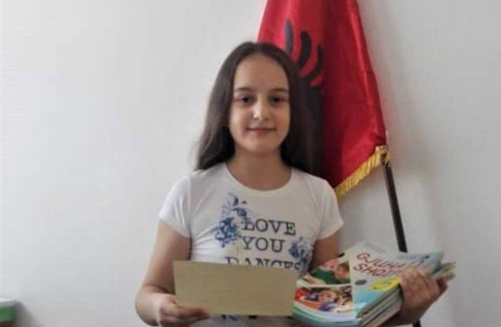 Rama  uron nisjen e shkolles me 10 fotot e  nxënësve të shkëlqyer