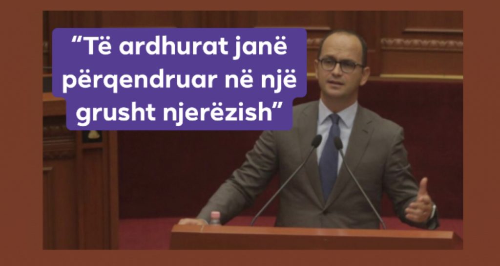 Bushati me kritika ne Kuvend: Krizë vlerash, që vjen nga grykësia, pafytyrësia dhe paaftësia për…