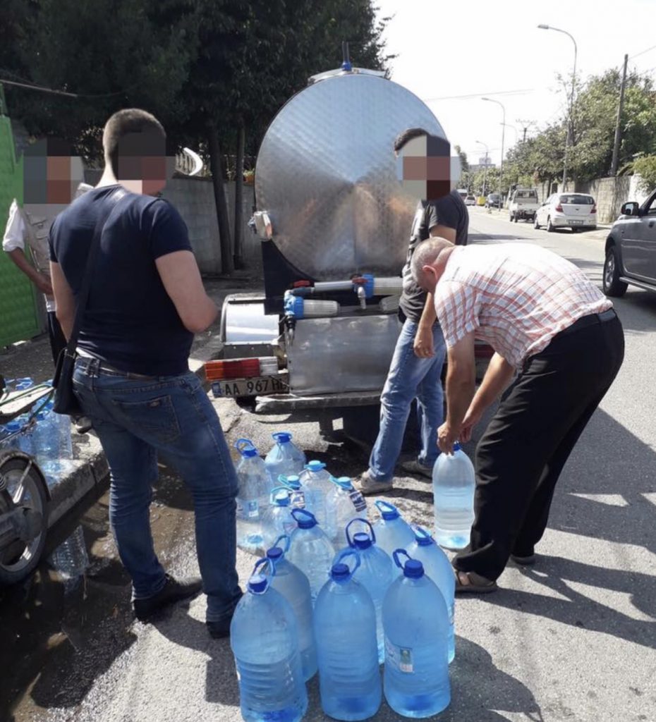 Zona të tëra të Tiranës prej ditësh pa ujë, njoftimi nga UKT: Kur do të nisë furnizimi