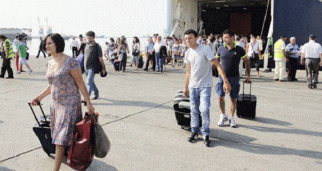 DW për Shqipërinë: Pas 30 Qershorit, emigrim masiv. Nuk ka të ardhme