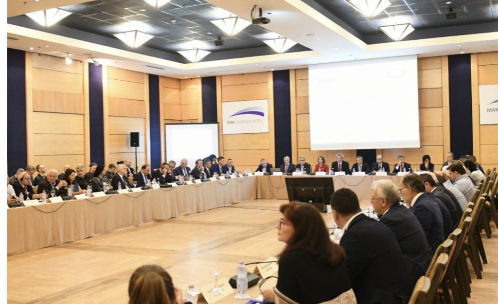 Fino i “sulet” Ralf Gjonit. Debat edhe me Rudina Hajdarin