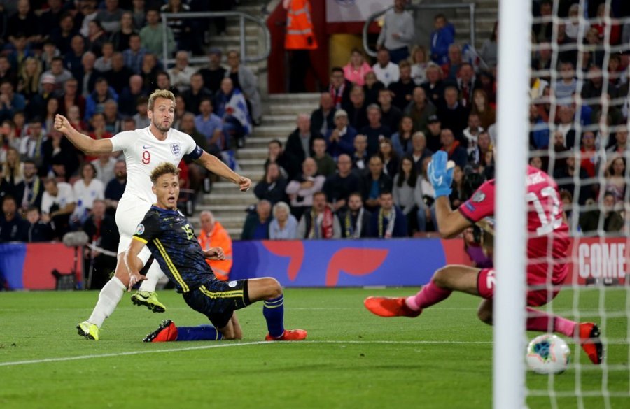 Kosova ndalet  në Southampton, spektakël golash