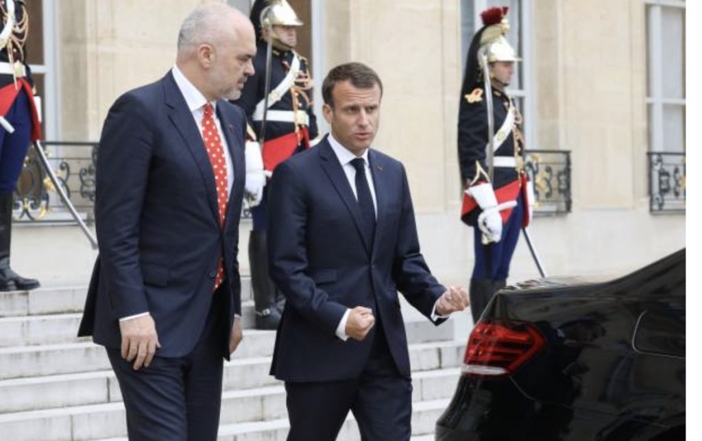 Macron flet për negociatat dhe vendimin për Shqipërinë: Azilkërkuesit janë problem edhe pse…