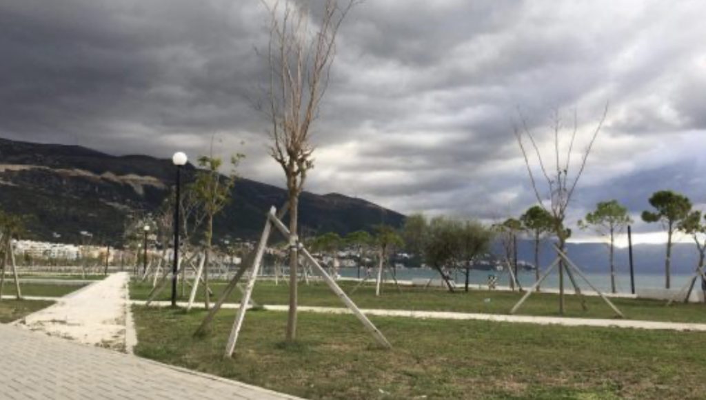 Lungomare, projekti i ‘Rilindjes Urbane’, me dëme dhe defekte