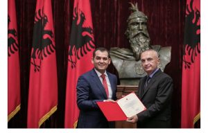 Anëtari i ri i Gjykatës Kushtetuese Besnik Muçi betohet para Presidentit