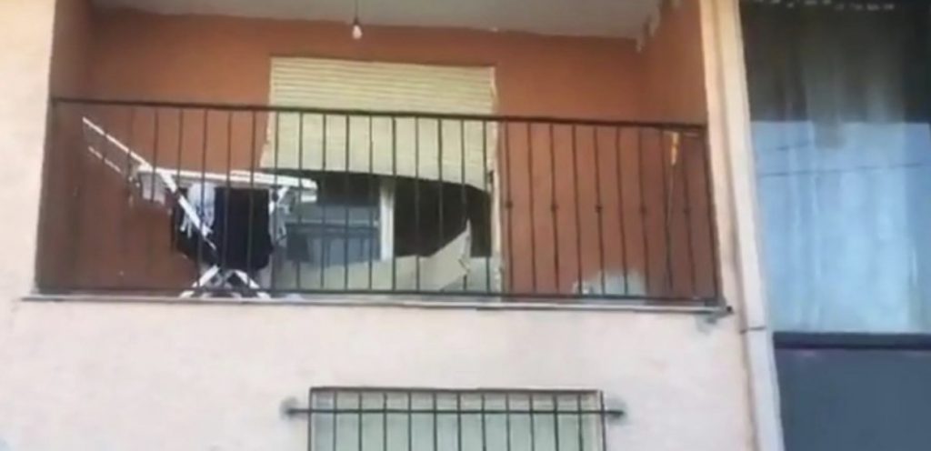 VIDEO/ Apartamenti në Kavajë, ku një person mbeti i vrarë dhe tjetri u plagos