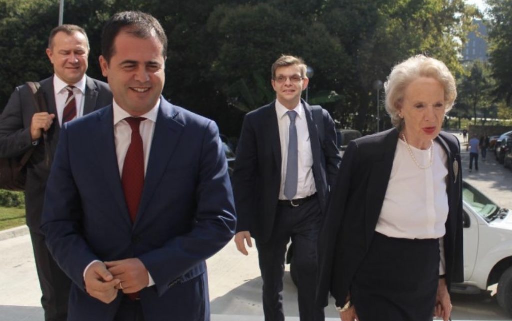 Glover dhe delegacioni që e shoqëron kanë mbërritur në selinë e PD-së