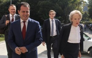 Glover dhe delegacioni që e shoqëron kanë mbërritur në selinë e PD-së