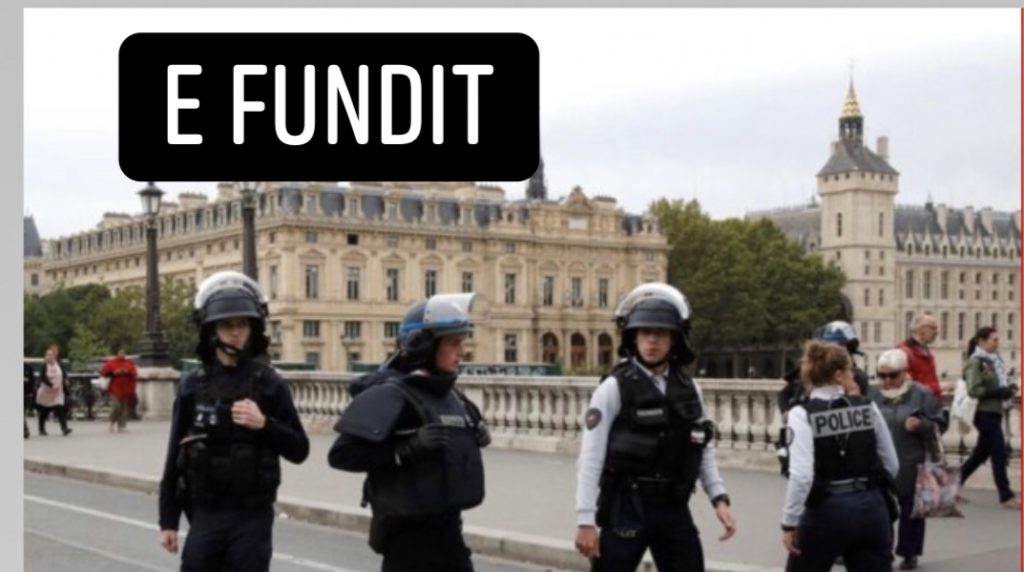 Terror në Paris, kolegu vret 4 policë me thikë