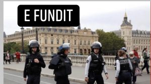Terror në Paris, kolegu vret 4 policë me thikë