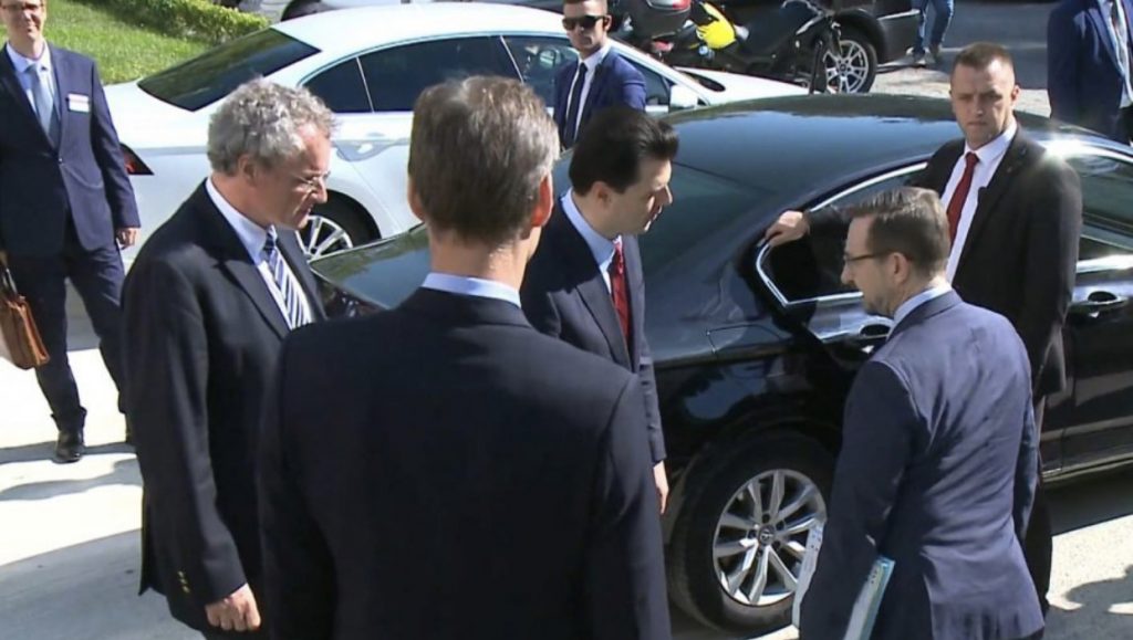 VIDEO/ Iu nxori gishtin banorëve të Unazës së re