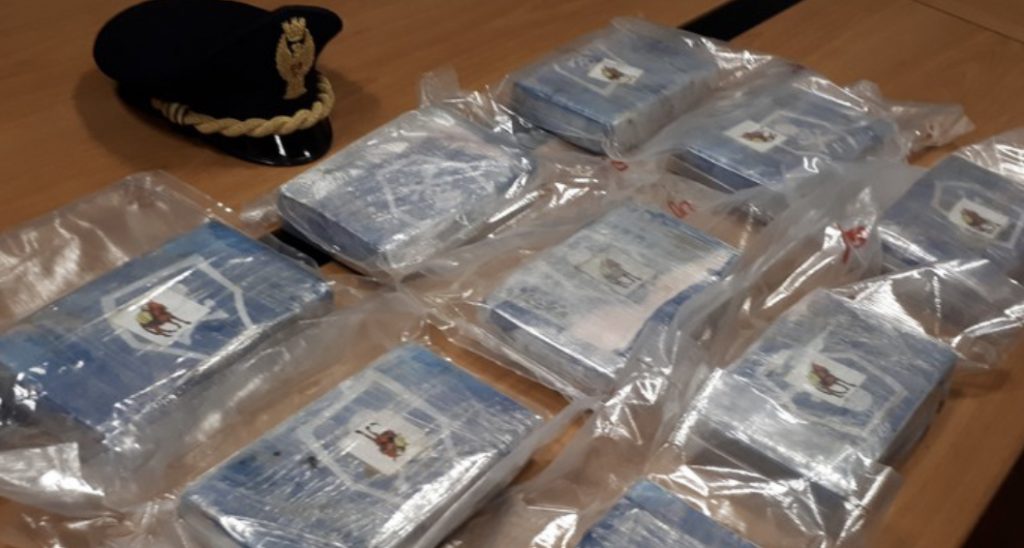 Tre shqiptarë arrestohen me 3 mln euro kokainë. Si po e transportonin lëndën narkotike