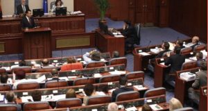 Miratohet ligji në Maqedoninë e Veriut: Gjoba deri 5 mijë euro nëse nuk respektohet gjuha shqipe