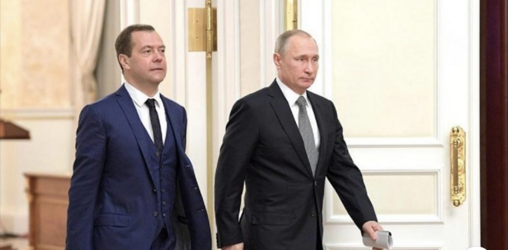 RUSIA PARALAJMËRON LUFTË NË BALLKAN