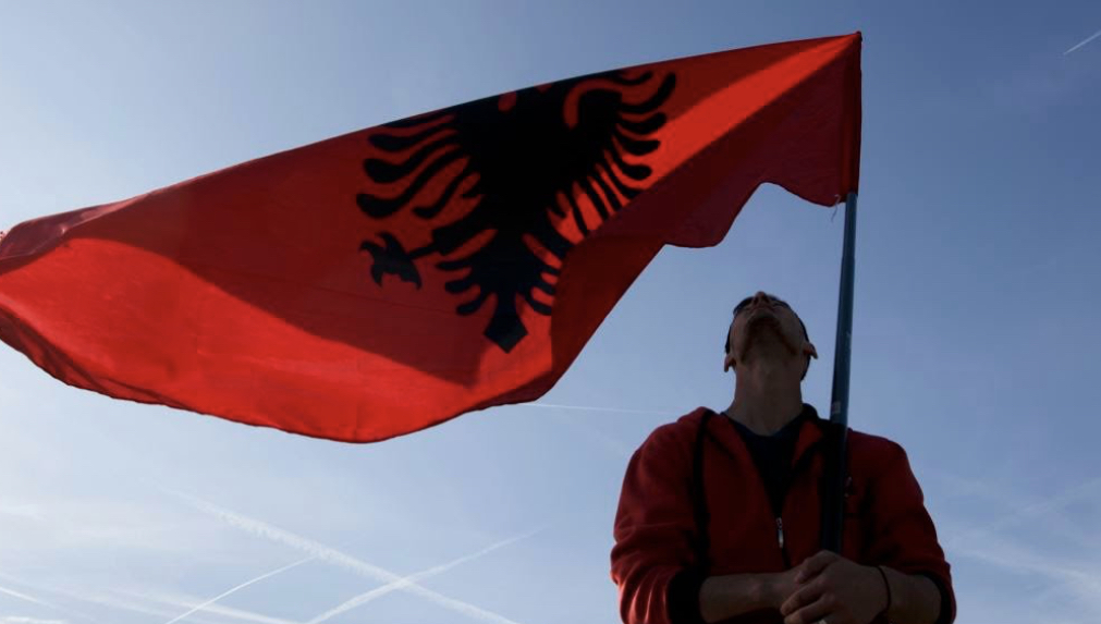 Mallikimi i politikës, që e la Shqipërine në udhëkryq