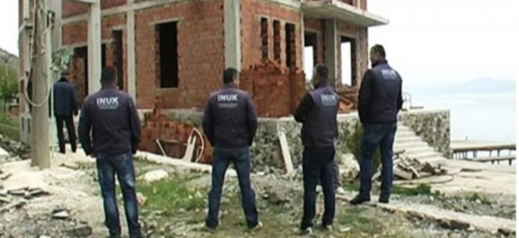 Hetime  për 3 inspektorë në Durrës ,nuk prishen ndërtimet  e paligjshme