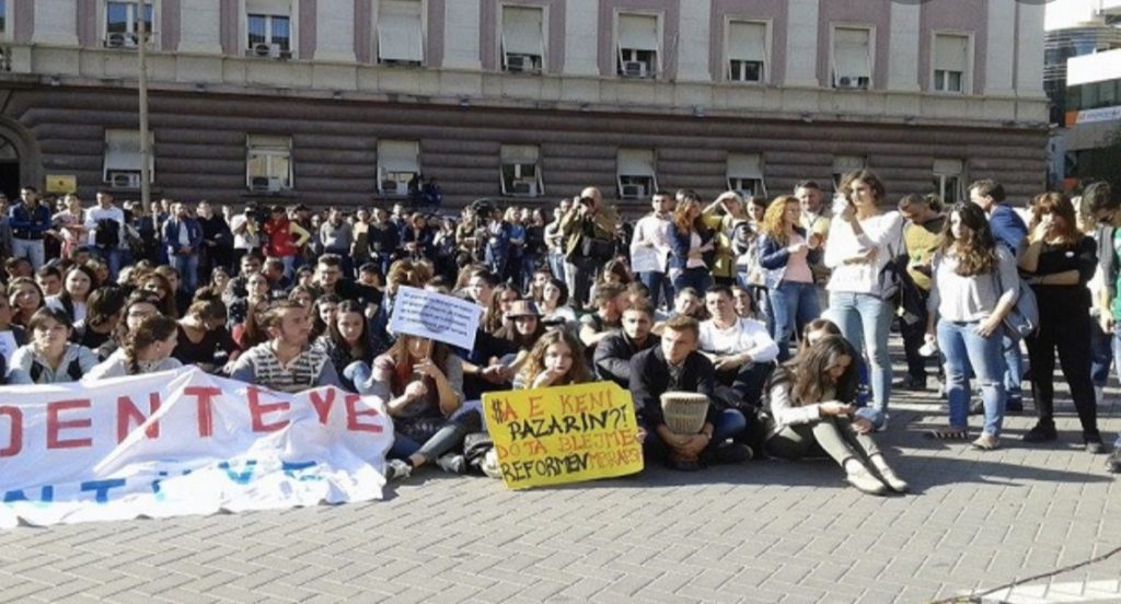 73%  e studentëve shqiptarë, në vështirësi financiare