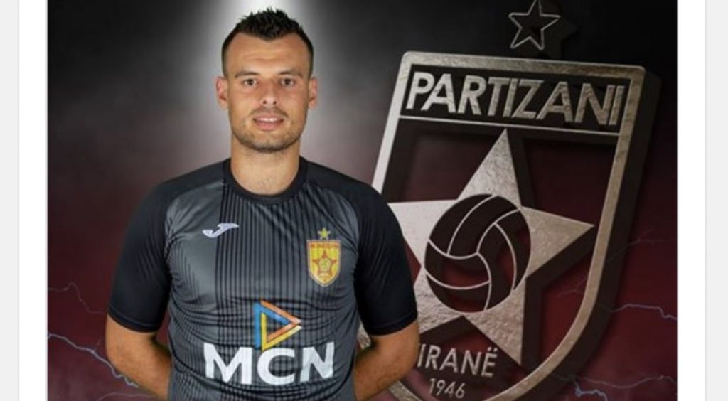 Portieri  i Partizanit, debat në makinë me të dashurën