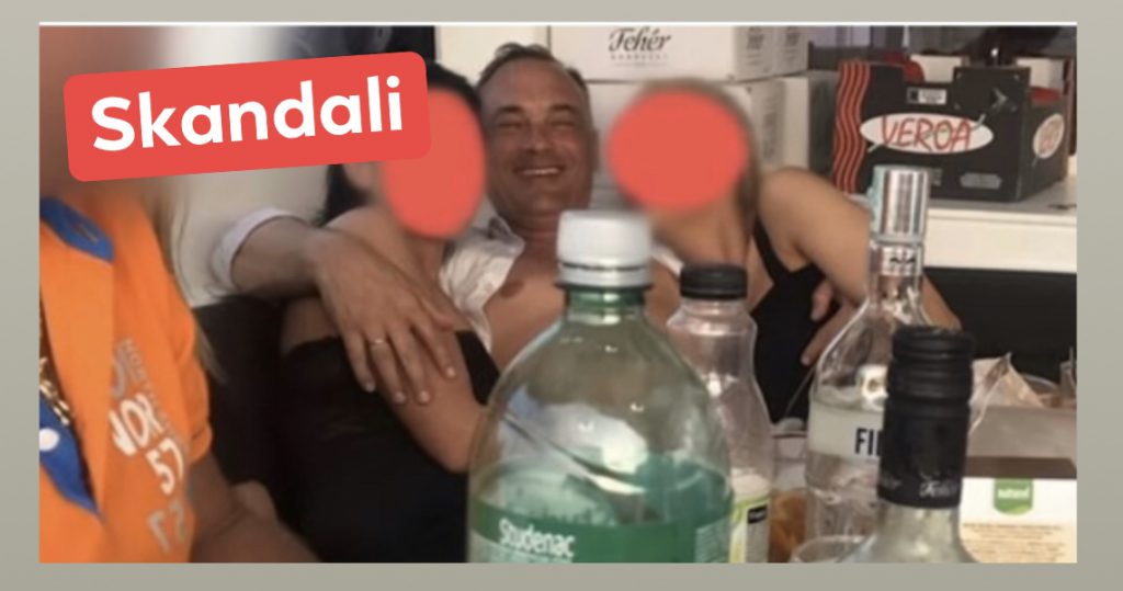 Hungari, kryebashkiaku kapet duke bërë seks me prostituta