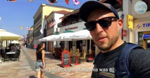 Perla e Ballkanit, çifti i turistëve bën videon perfekte në Shqipëri