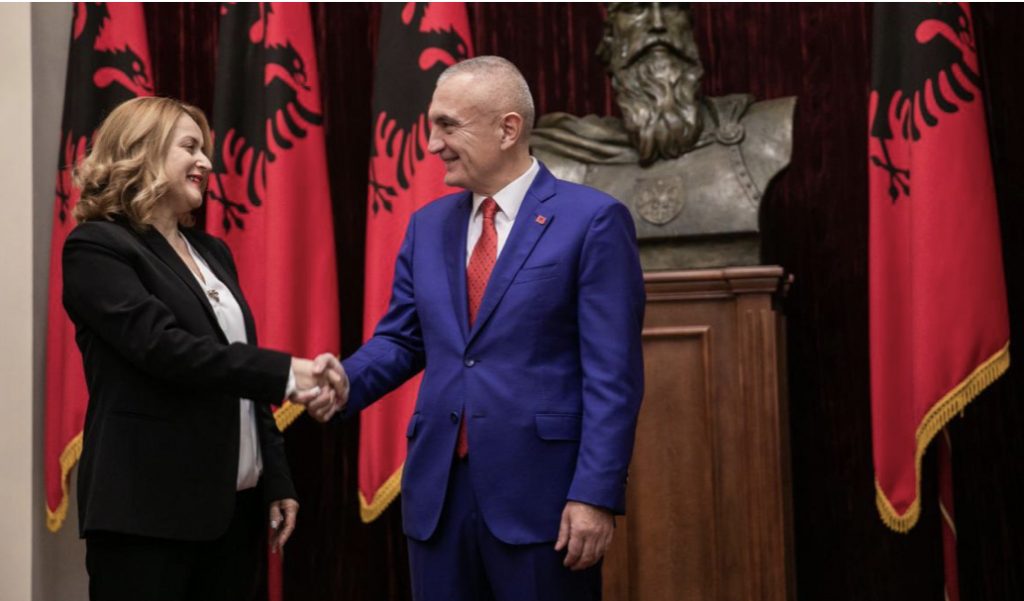 Betohet para Presidentit anëtarja e re e Gjykatës Kushtetuese, Elsa Toska