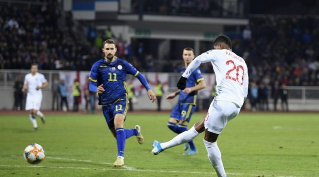 Anglia fiton me Kosovën thellë