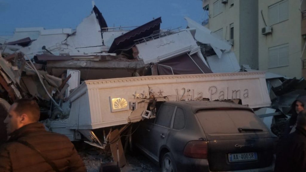 Policia thirrje qytetarëve të Durrësit dhe rrethinave: Kufizoni lëvizjet me makina