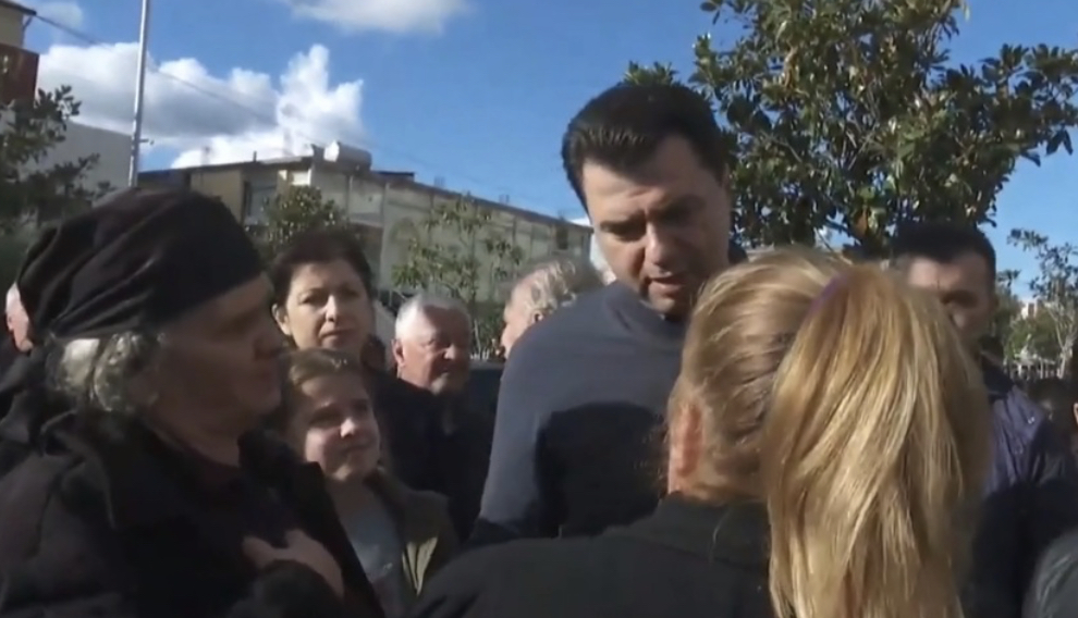 Banorët e Laçit i ankohen Bashës, ja apeli i nënës me 4 fëmijë