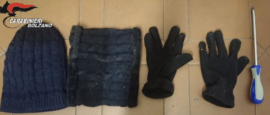 Shqiptarët duke u arratisur tallnin policinë, por ja si e pësuan