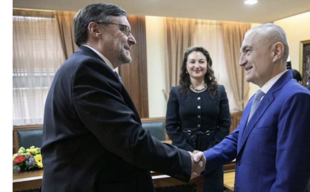 Telefonata e Presidentit me Palmer, dalin detajet: Biseduan 30 minuta, qëndrimet e Metës ishin mjaft të qarta.