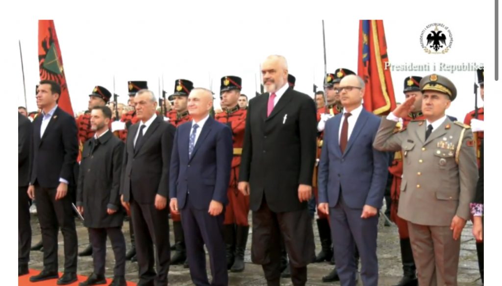 Meta dhe Rama, bashkë në homazhe te Varrezat e Dëshmorëve (VIDEO)