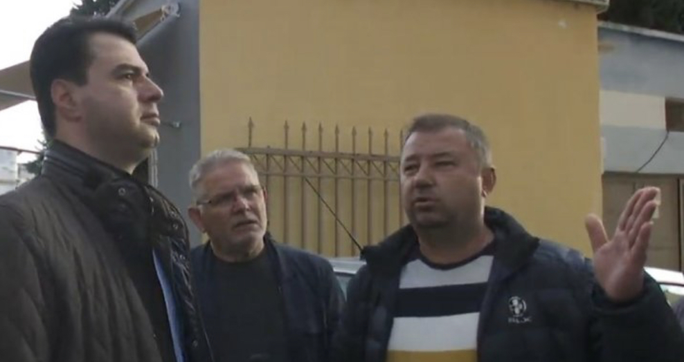 Basha në Kavajë: Mos hyni në banesat e dëmtuara
