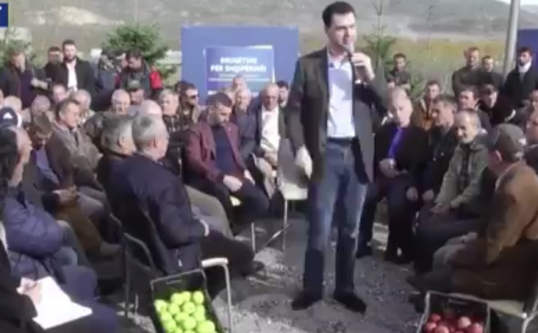 Basha bashkëbisedimin me fermerët në Devoll