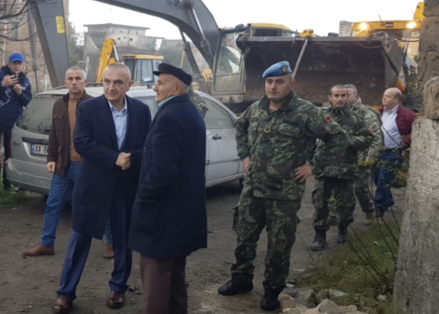 Presidenti Meta: Ka njerëz nën rrënoja, të shpëtojmë çdo jetë