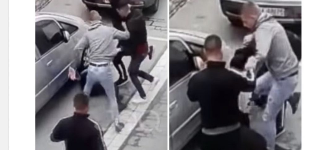 VIDEO/ Tre të rinj dhunojnë barbarisht kamarierin në Berat.