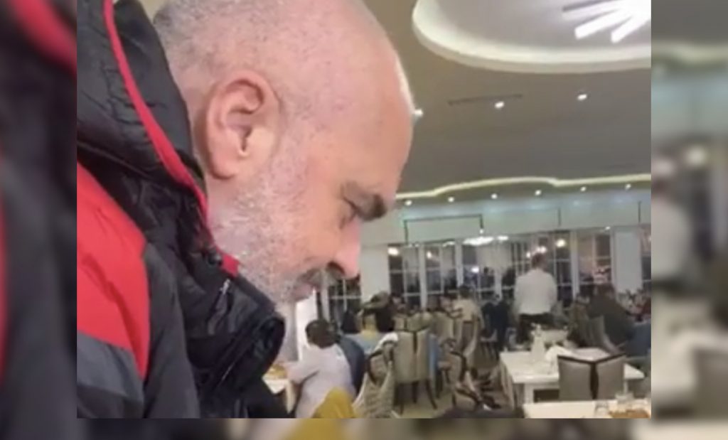 Çfarë duhet të bëni për t’u strehuar në hotel