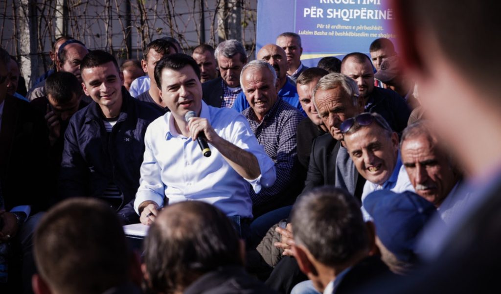 VIDEO/ Fermeri në Lezhë i drejtohet ‘Edi’, ja reagimi i kryetarit të PD. Çfarë i tha Basha