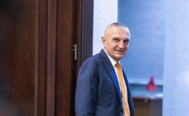 EMRAT/ 3 anëtaret e Kushtetueses thirren për tu betuar në Presidencë