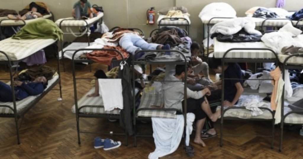 Si duhet të zgjidhet statusi i mijëra emigrantëve të paligjshëm