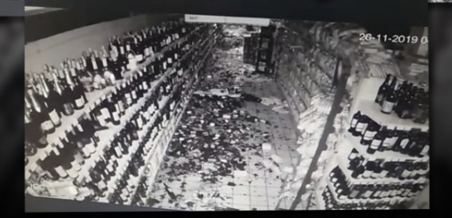 VIDEO/ Lëkundjet e tërmetit në një supermarket….