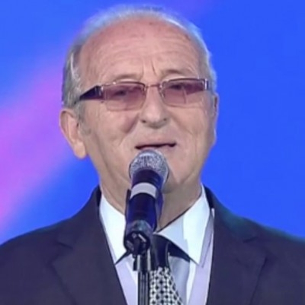 Luan Zhegun e gjen belaja me mashtruesin në Fb: Nuk jam unë!