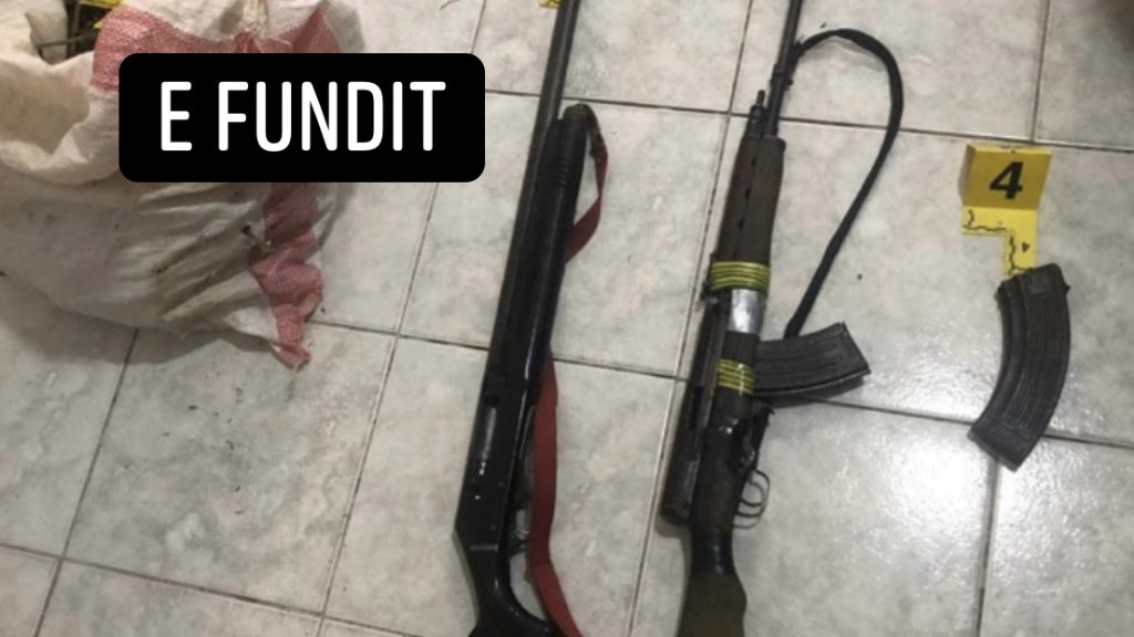 Kapet në flagrancë 35-vjeçari me armë, drogë e municion luftarak