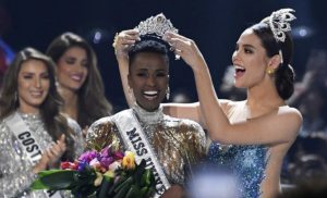 Mesazhi  goditës  i Miss Universe 2019,po bën xhiron e botës (si reagoi kur mësoi fitoren)